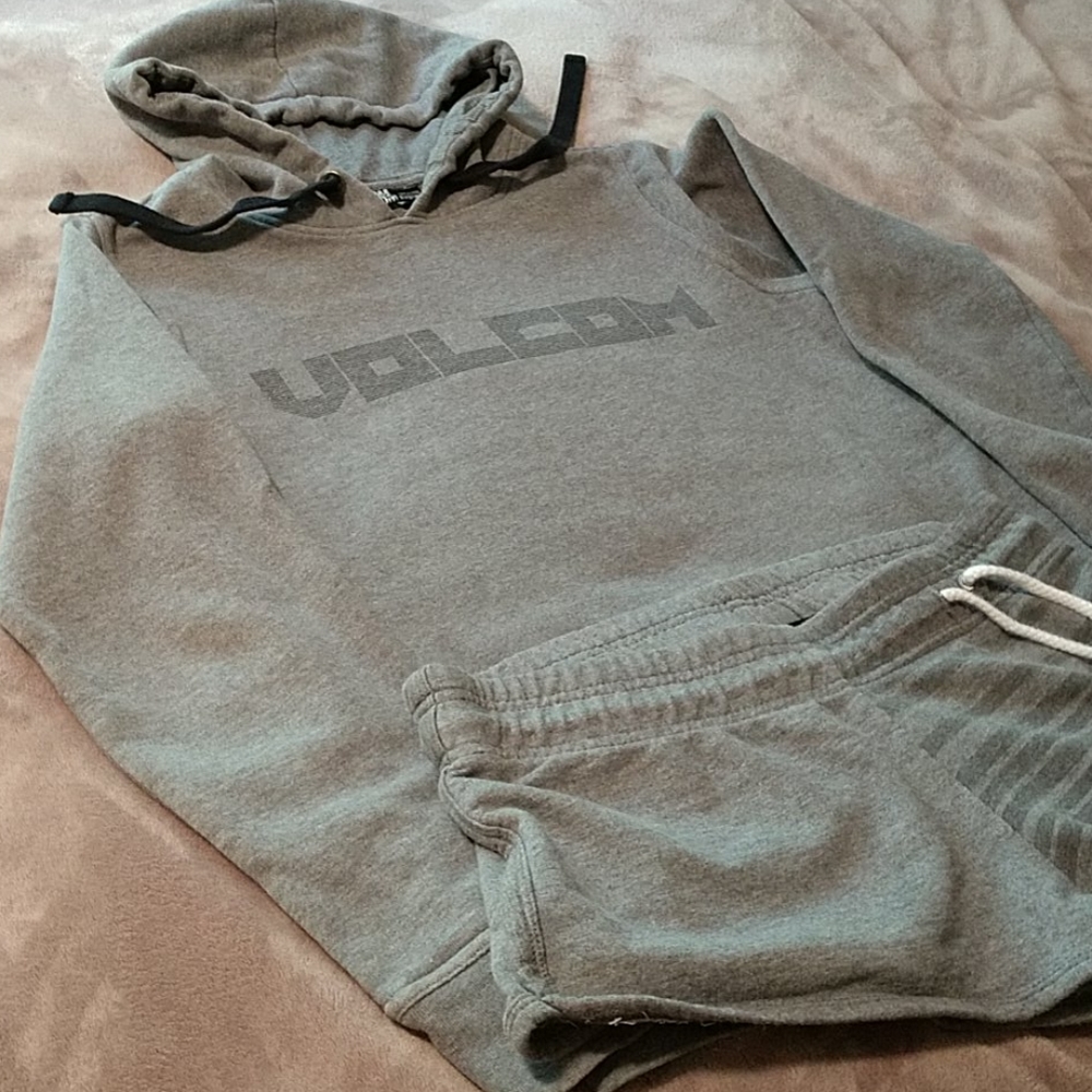 Volcom hooded sweatshirt and shorts set